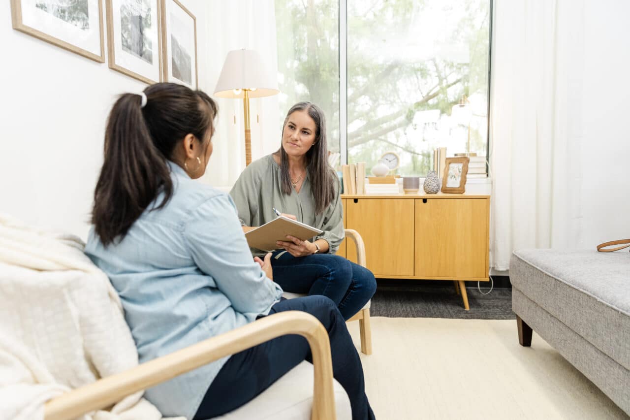 Woman with sensory processing disorder discusses with her therapist